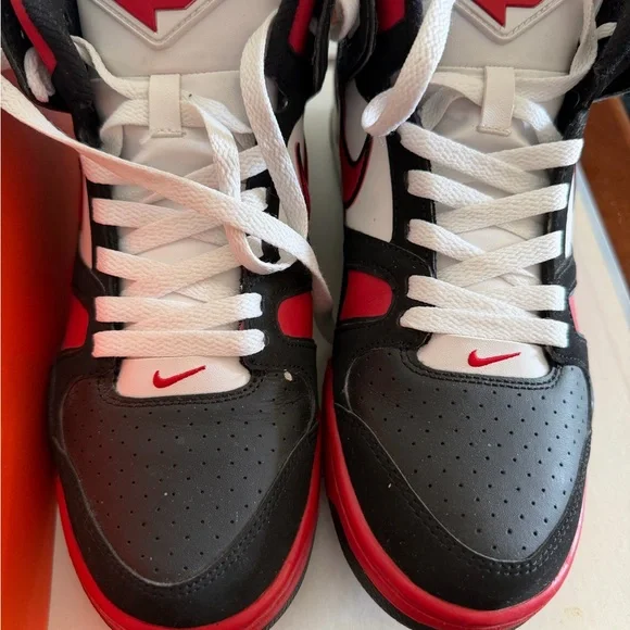 Nike Air Precision II in Red and Black - Picture 3 of 6